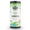 The Good Guys Luomu Kombucha Sparkling Apple; 330 millilitran tölkki The Good Guys Sparkling Apple Kombuchaa, koristeltu leikkisin vihrein ja sinisin kuvituksin puineen, lintuineen ja ketun kera; sylinterin muotoinen metallitölkki mattapinnalla; etiketissä selkeää groteskitypografiaa; ”2 MILJARDIA MAITOHAPPOBAKTEERIA” korostettuna; ei ihmisiä tai käsiä; tausta tasainen, studiotuotekuvakulma.