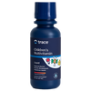 Trace Minerals Childrens Kids Multi; tummansininen pullo, jossa lukee trace Childrens Multivitamin Liquid, etiketissä värikkäitä sarjakuvahahmoja, tukee normaalia kasvua ja kehitystä; pullo on sylinterinmuotoinen kiiltäväpinnalla ja mustalla korkilla; tausta valkoinen; teksti sisältää merkin nimen, tuotetyypin, lapsiystävällistä kuvitusta ja annostustietoja selkeällä groteskifontilla; ei ihmisiä tai käsiä näkyvissä.