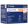 Trace Minerals Electrolyte Stamina Power Pak; sininen ja oranssi Trace Power Pak -laatikko, merkitty Orange Blast Flavor, sisältää 30 annospussia; suorakulmainen pahvipakkaus on kiiltäväpintainen; teksti ja kuvitus lihavalla valkoisella ja oranssilla fontilla; etiketissä mainitaan tärkeiden ravintoaineiden tuki 1 200 mg:n C-vitamiinilla vastustuskyvylle, energialle ja nesteytykselle; yksivärinen tausta, ei ihmisiä tai käsiä näkyvissä; kuva otettu suoraan edestä silmän tasolta.