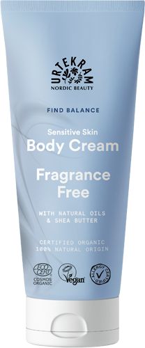 Urtekram Find Balance Fragrance Free Body Cream: sininen mattapintainen puristustuubi; etiketissä teksti "Urtekram Nordic Beauty Sensitive Skin Body Cream, Fragrance Free" valkoisella groteskikirjasimella, lisäksi maininnat luonnonöljyistä, sheavoista, luomuraaka-aineista ja vegaanisertifikaatista; tausta on neutraali ja tasaisesti valaistu, ei ihmisiä tai käsiä kuvassa.