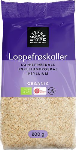 Urtekram Luomu Psyllium; 200 g:n pussi luomu-psylliumkuorta violetilla etiketillä ja erilaisin sertifiointimerkein etuosassa; pakkaus on suorakulmainen mattapinnalla, pääosin violetti ja valkoinen; lihavoitu groteskikirjasin esittää brändinimen ja tuotetiedot; pussi seisoo pystyssä valkoisella taustalla, ei ihmisiä tai käsiä näkyvissä.