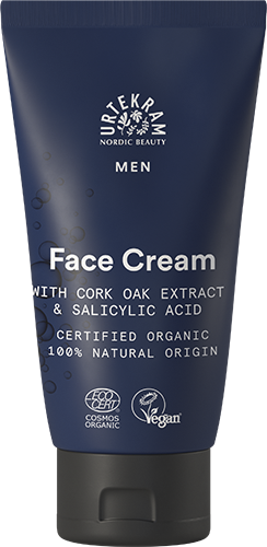 Urtekram Men Face Gel Cream, sininen puristustuubi Nordic Beauty Men Face Creamille; tuubi mattapintainen valkoisin ja vaaleanvihrein groteskitekstein; pakkaus sylinterimäinen, kapeneva kohti korkkia, joka on myös sininen; luettavassa etiketissä korkkiuute, salisyylihappo, 100-prosenttisesti luonnollisen alkuperän ainesosat ja luomusertifikaatti; EcoCert- ja vegaanilogot näkyvissä; tausta vaalea ja yksinkertainen, ei ihmisiä eikä rekvisiittaa.