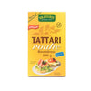Keltainen Viljatuote Tattari rouhe -laatikko, suomalainen gluteeniton tattarituote, 500 g; pahvipakkaus mattapinnalla ja suorakaiteen muotoinen; etiketissä lihavoitua groteskikirjasinta valkoisena ja ruskeana; laatikon etusivulla kuvia leivänpaloista erilaisin täyttein keltaista taustaa vasten; ei ihmisiä tai käsiä näkyvissä; tausta yksinkertainen ja neutraali studiotausta.