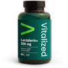 Vitalized Lactoferrin+ 200 mg; tummanvihreä muovipullo mattapinnalla, lieriömäinen muoto, kannessa vastaava väri; etiketissä brändinimi vitalized ja tiedot: 60 kapselia, Lactoferrin+ 200 mg, tehostettu immuunijärjestelmän tueksi; valkoista ja vaaleanvihreää groteskitekstiä yhtenäisellä sinivihreällä taustalla, korostaen premium-immuunikaavaa; ei ihmisiä tai käsiä kuvassa.