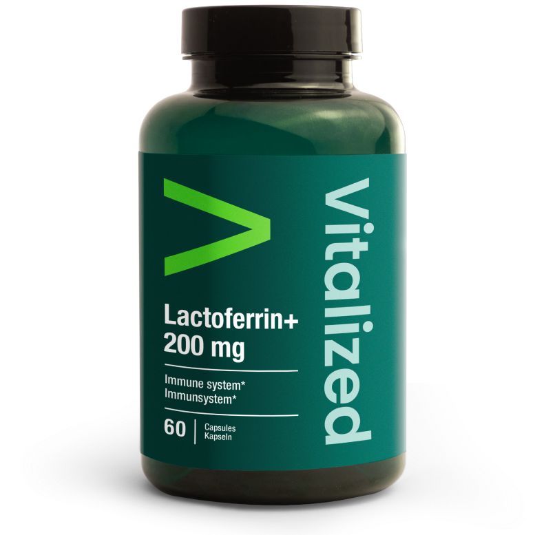 Vitalized Lactoferrin+ 200 mg; tummanvihreä muovipullo mattapinnalla, lieriömäinen muoto, kannessa vastaava väri; etiketissä brändinimi vitalized ja tiedot: 60 kapselia, Lactoferrin+ 200 mg, tehostettu immuunijärjestelmän tueksi; valkoista ja vaaleanvihreää groteskitekstiä yhtenäisellä sinivihreällä taustalla, korostaen premium-immuunikaavaa; ei ihmisiä tai käsiä kuvassa.
