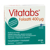 Vitatabs Folaatti 400 mikrog -tablettipakkaus; suomenkielinen teksti; vihreä-valkoinen ulkoasu ja Suomen lipun kuvake; pakkaus sisältää 60 tablettia, painaa 18 g, ja tukee päivittäistä folaatinsaantia; suorakulmainen, mattapintainen pahvipakkaus yksinkertaisella tekstausvapaalla kirjasimella; tablettimäärä, annostus ja paino näkyvissä; kuvattu yksiväristä taustaa vasten, ei ihmisiä tai käsiä näkyvissä.