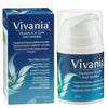 Vivania Hyaluron & Q10 Anti Wrinkle; laatikko ja pumppupullo Vivania Hyaluron & Q10 Anti Wrinkle -voidetta sinisen ja vihreän värimaailman kera; laatikko suorakulmainen, pullo sylinterinmuotoinen pumppuannostelijalla, molemmat mattapintaisia; selkeä tuotenimi ja lyhyet tiedot englanniksi ja suomeksi painettuna molempiin; valkoinen tausta, ei ihmisiä tai muita esineitä kuvassa.