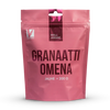 Vaaleanpunainen uudelleensuljettava pussi, jossa lukee Well Aware Granaattiomena Jauhe 200g sekä vegaanisymboli, sisältää antioksidanttipitoista granaattiomenajauhetta; mattapintainen muovipussi seisoo pystyssä ja näyttää valkoista groteskitekstiä; pinta sileä ilman muita koristeita tai kuvioita; ei ihmisiä tai käsiä näkyvissä; tausta yksinkertainen ja siisti, kuvattu edestä.