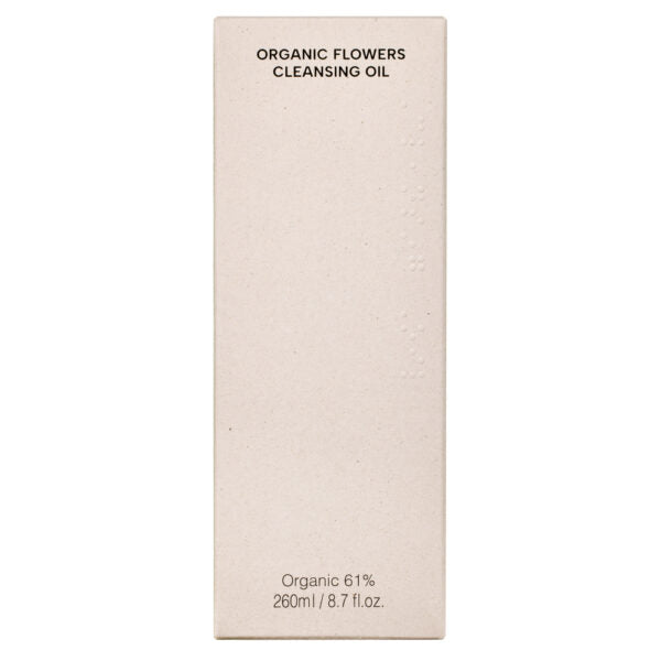 Whamisa Organic Flowers Cleansing Oil; beige suorakaiteen muotoinen rasia tekstillä ”Organic Flowers Cleansing Oil”, pelkistetty ulkoasu yksinkertaisella mustalla tekstillä; rasia mattapintaista kartonkia, etupaneelissa teksti ”Organic 61%” ja ”260ml / 8.7 fl. oz.”; typografia suoraviivaista groteskia, kaikki mustana ilman koristeellisia grafiikoita; ei ihmisiä tai muita esineitä, tausta tasainen valkoinen.