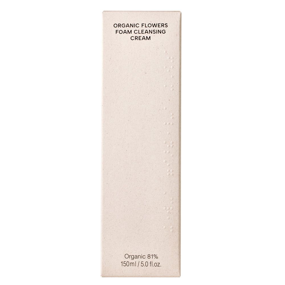 Whamisa Organic Flowers Foam Cleansing Cream; suorakaiteen muotoinen beige rasia tekstillä ”Organic Flowers Foam Cleansing Cream, 150ml/5.0 fl. oz.”, yksinkertaista groteskitekstiä, pistekirjoituspisteitä etusivulla sekä merkintä 81 % luonnonmukaisesta ihonhoidosta; mattapintainen; ei ihmisiä tai käsiä; tausta tasainen, suoraviivainen tuotekuva.