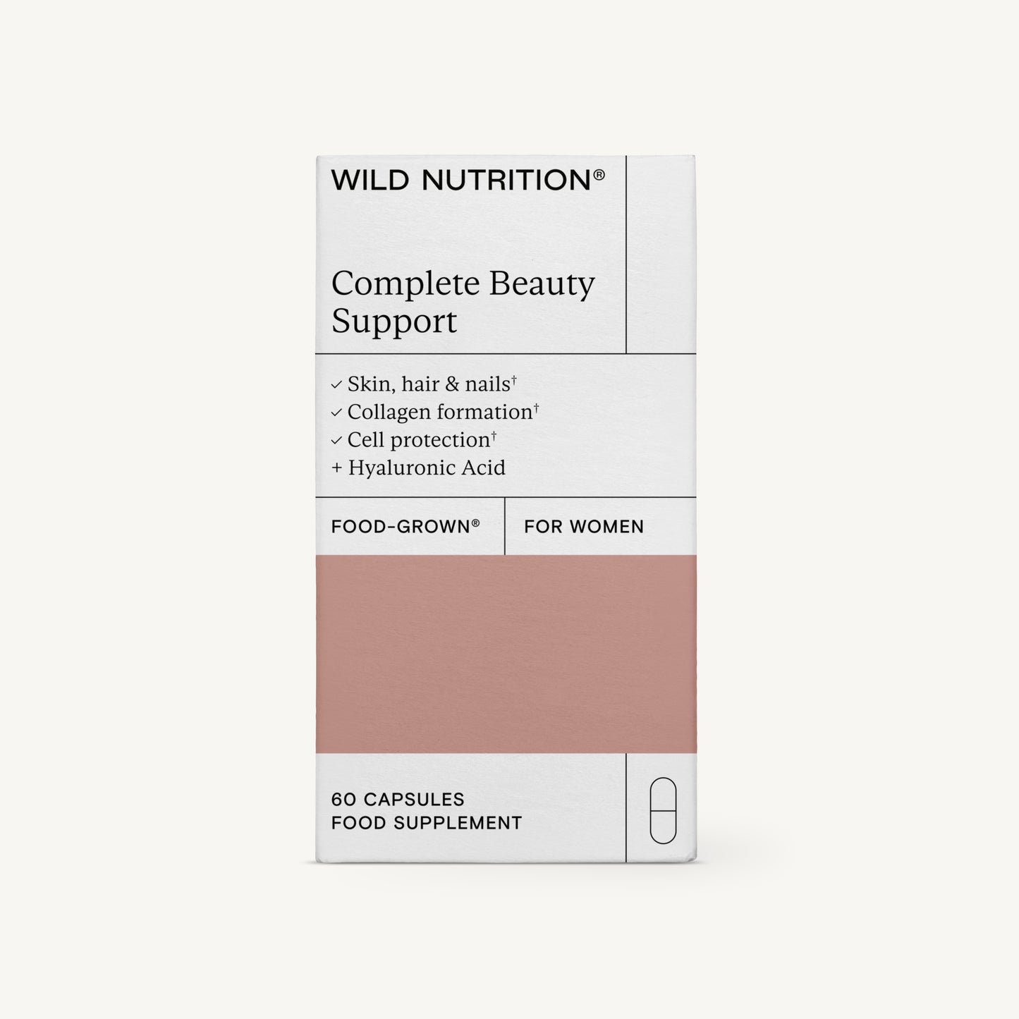 Wild Nutrition Complete Beauty Support, naisille suunnattu kapselipakkaus; suorakaiteen muotoinen pakkaus mattavalkoinen mustin ja vaaleanpunaisin kirjaimin selkeällä groteskifontilla; etusivulla hyötyväittämät iholle, hiuksille, kynsille, kollageenin muodostukselle, solunsuojaukselle ja hyaluronihapolle; ei ihmisiä eikä käsiä näkyvissä, tausta vaalea ja yksinkertainen, kuva suoraan edestä.