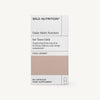 Wild Nutrition Daily Multi Nutrient for Teen Girls -pakkaus, sisältää 60 kapselia; suorakulmainen mattapintainen pahvipakkaus, valkoinen tummanharmain ja violetein tekstein; päätypografia tekstausvapaata, näyttäen tuotenimen ja käyttötarkoituksen; ei ihmisiä tai käsiä näkyvissä; tausta valkoinen ja tasaisesti valaistu; tukee aivotoimintaa, hormonitasapainoa ja energia-aineenvaihduntaa teini-ikäisille tytöille.
