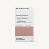 Wild Nutrition Fertility Support -kapselipakkaus naisille, hyödyt kuten hedelmällisyys, lisääntyminen, hormonitasapaino ja foolihappopitoisuus; ravintolisä sisältää 60 kapselia; laatikko suorakulmainen mattapinnalla, pääosin valkoinen tummalla tekstillä; tekstausvapaata typografiaa etusivun etiketissä; ei käsiä tai ihmisiä näkyvissä, tausta valkoinen; suoraviivainen studiokuva.