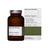 Immune Support -pullo Wild Nutritionilta, pakkauksensa vieressä, joka näyttää tuotetiedot ja ravintoaineet kuten C- ja D-vitamiinin, sinkin ja maitakesienijauheen; pakkaus valkoinen vihrein korostuksin; sekä pullo että laatikko modernia tekstausvapaata typografiaa; ei ihmisiä tai käsiä näkyvissä; tuote yksinkertaista taustaa vasten.