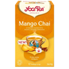 YogiTea Luomu Mango Chai Tee; laatikko Yogi Tea Organic Mango Chai -teetä, kuvassa teekuppi mangon, kukan ja appelsiiniviipaleiden kera; teksti korostaa uutuutta sekä hedelmäistä, aurinkoista ja antautuvaa makua; sisältää 17 luomu-teepussia (34 g); tuote on suorakulmaisessa pahvilaatikossa mattapinnalla, väriltään monipuolinen, antiikva- ja groteskifontteja etiketissä; ei ihmisiä tai käsiä näkyvissä; neutraali tausta studiovalaistuksessa.
