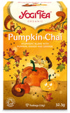 YogiTea Luomu Pumpkin Chai; syksyisiä lehtiä, kurpitsoja, orava ja siili kuvattuna pakkauksessa; suorakaiteen muotoinen laatikko mattapinnalla oranssi-ruskein sävyin; painettua tekstiä ainesosista kuten kurpitsa, inkivääri ja appelsiini, sekä maininta 17 teepussista; ei ihmisiä tai toimintaa; vaalea tausta.