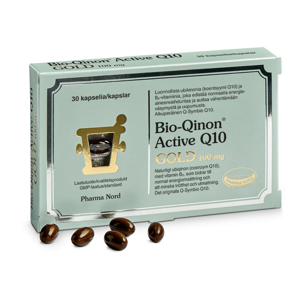 Bio-Qinon Active Q10 Gold -pakkaus, kuusi ruskeaa pehmytkapselia edessä; hopeanharmaa mattapintainen rasia vihreä-kultaisin yksityiskohdin, teksti suomeksi ja ruotsiksi koentsyymi Q10:stä
