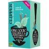 Clipper Organic Liquorice & Peppermint Infusion -tee, 20 pussia; suorakulmainen, mattapintainen pahvipakkaus; etusivulla kuvitettuja teelehtiä ja lakritsatikkuja kupissa, väreinä musta, vihreä, sininen ja ruskea; serif- ja groteskifonttia, osin lihavoituna; luettavissa teksti "sweet & refreshing" ja "natural, fair & delicious".