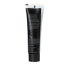 Ecodenta Black Whitening -valkaiseva hammastahna; musta putkilo pystyssä, kääntöpuolella valkoista tekstiä ainesosista, tuotetiedoista ja tilavuudesta 100 ml (3,4 fl. oz.); pinta sileä ja mattapintainen, lieriömäinen muoto; pinnalla vegaanimerkki ja kestävän pakkauksen kuvake; vaalea tausta, ei ihmisiä.