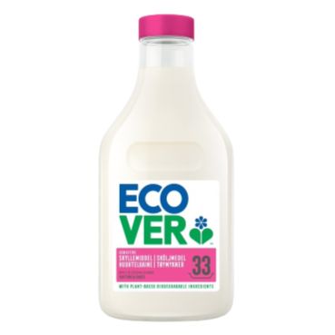 Ecover Huuhteluaine Omenankukka & Manteli; kirkas pullo vaaleanpunaisella korkilla, tekstillä "ECOVER" ja 33 pesua, sisältäen valkoista nestettä; teksti kertoo kasviperäisistä biohajoavista ainesosista uusiutuvista raaka-aineista; pullo muovia läpinäkyvänä kiiltävällä ruuvikorkilla; pullo sylinterinmuotoinen tasakylkinen painetulla etuetiketillä groteskikirjasimin; valkoinen tausta, suora tuotekuva.