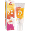 Ey! Aurinkosuojasuihke SK20: pullo ja rasia Ey! Organic Cosmetics -aurinkosuihketta SPF 20; molemmissa pakkauksissa oranssi-pinkki akvarellikuviointi mattapinnalla, valkoinen ja keltainen groteskiteksti; pullo on sylinterimäinen valkoisella muovisella suihkuyläosalla; rasia on suorakulmainen; tuotetiedot, SPF-luokitus ja brändinimi luettavissa molemmissa esineissä; ei ihmisiä tai muita esineitä näkyvissä, yksinkertainen tausta.