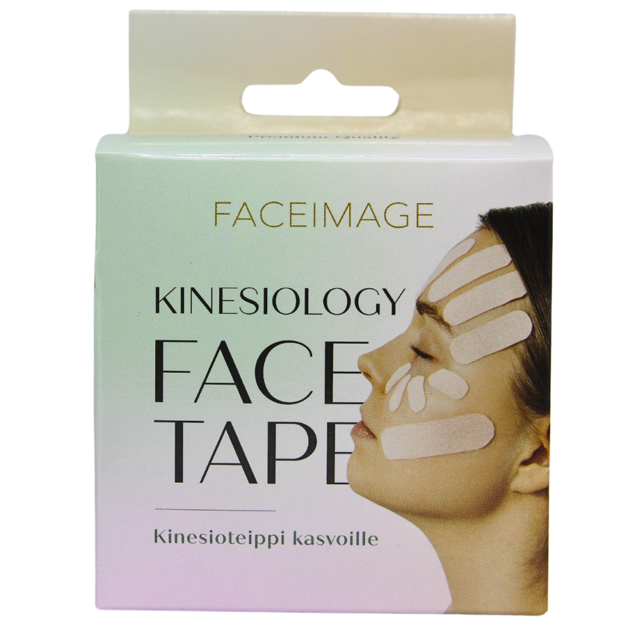 Faceimage Kinesioteippi Kasvoille Sensitive, pakkaus, jossa kuva naisen kasvoista teippikaistalein otsalla, poskella ja leualla kohdennetun tuen antamiseksi; pakkaus suorakaiteen muotoinen ja mattapintainen, tuotenimi lihavoidulla groteskityypillä; pakkauksessa värikkäitä grafiikoita neutraalilla pohjalla; kuva otettu suoraan edestä, ei käsiä eikä ympäristöä näkyvissä.