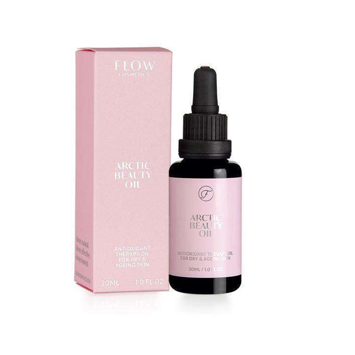 Flow Cosmetics Arctic Beauty Oil, antioksidanttinen hoito-öljy kuivalle ja ikääntyvälle iholle, 30 ml; vaaleanpunainen rasia ja tiputinpullo, joissa pohjoismaisia kasviaineksia; tiputinpullo läpinäkyvä, valkoinen korkki; etiketissä selkeää groteskitekstiä; molemmat pystyssä vaalealla taustalla studiokuvassa, ei ihmisiä.