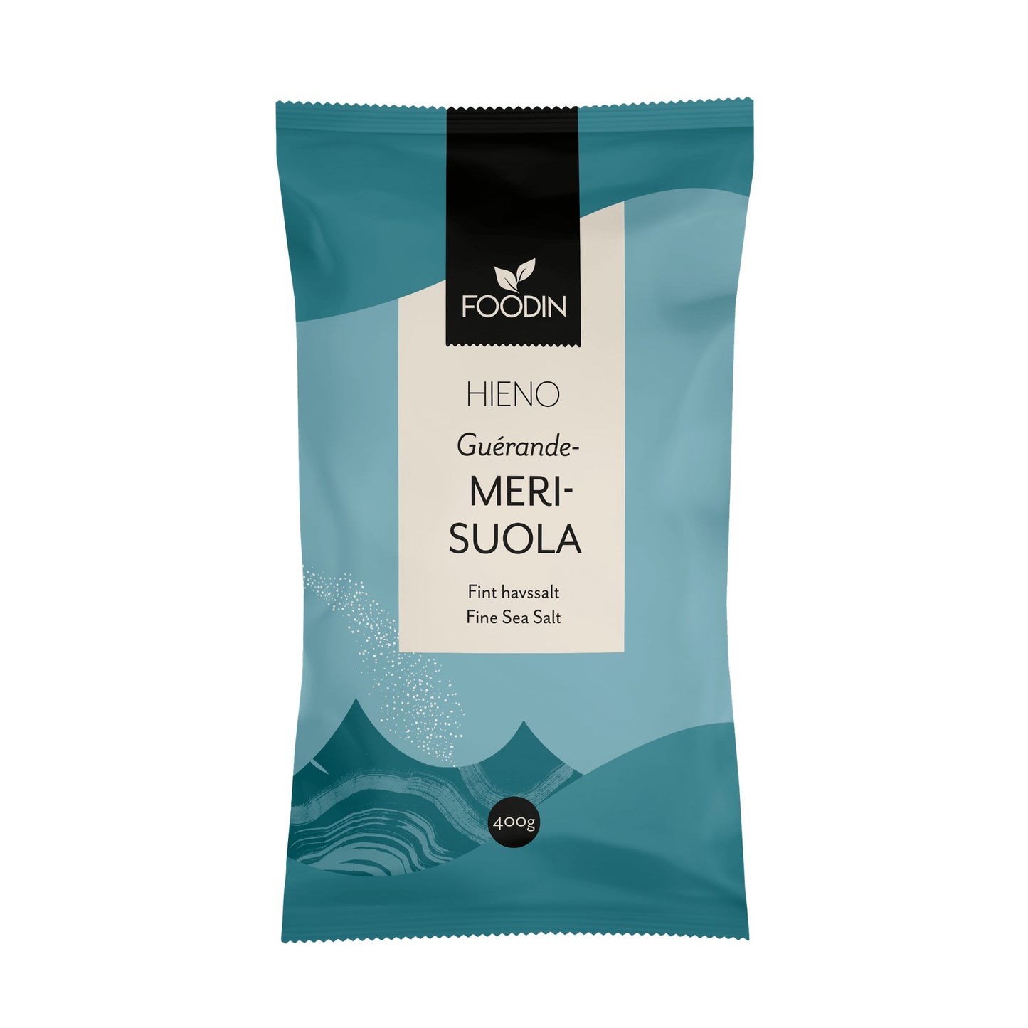 Foodin Hieno Guerande Merisuola, 400 g; sinivihreä pakkaus, jossa aaltokuvitus ja teksti kertoo tuotteen olevan hienoa merisuolaa Guéranden alueelta; suorakulmainen, mattapintainen pakkaus; groteskityyppiä, osin lihavoituna; vaalea tausta, ei ihmisiä; kuvassa näkyy vain pakkauksen etuosa.