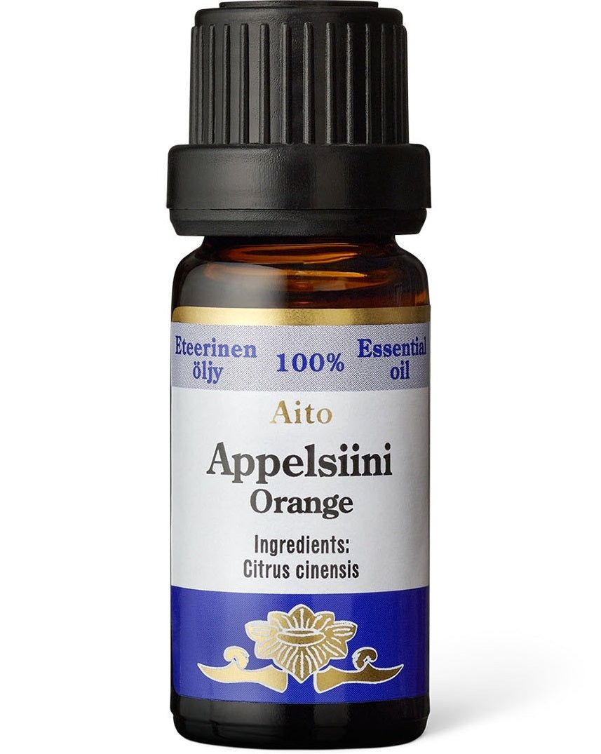 Frantsila Aito Appelsiini Eteerinen Öljy -pullo, ruskea, sininen-valkoinen etiketti kukkakuvituksella alaosassa; sylinterinmuotoinen, mattapinta, musta muovikorkki, ainesosana Citrus sinensis