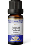 Frantsila Eteerinen Öljy - Patsuli -pullo, ruskea lasi, suomenkielinen teksti, ainesosana Pogostemon patchouli; musta muovikorkki, sininen-valkoinen-kultainen puolikiiltävä etiketti