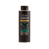 Greenfinns Camelinaöljy, 250 ml, kylmäpuristettu luomu; musta pullo mattapintaisena, sylinterinmuotoinen hopeisella kierrekorkilla, pystyssä valkoisella taustalla; etiketissä valkoista ja keltaista groteskitekstiä sekä yksityiskohtainen kasvitieteellinen kuvitus; ei ihmisiä tai käsiä kuvassa.