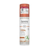 Lavera Deo Spray Natural & Strong; valkoinen muovipullo mattapintaisena, ruskea korkki; etiketissä ilmastoneutraaliuden ja vegaanisuuden symbolit sekä teksti "48h protection"; pullo sylinterinmuotoinen; kaikki teksti groteskikirjasimella; valkoinen tausta, yksinkertainen tuotekuva ilman ihmisiä.