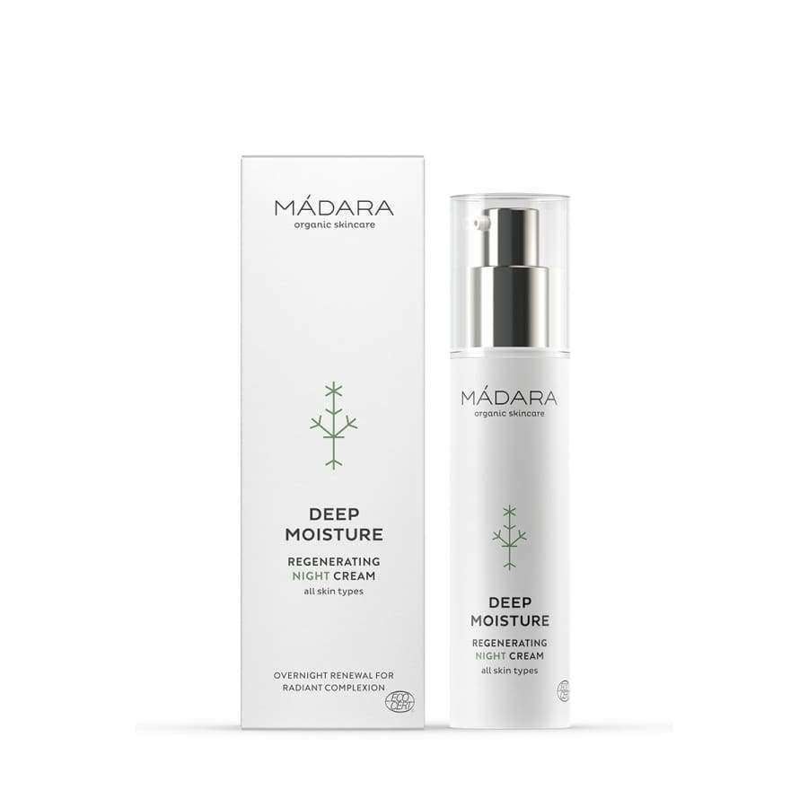 MÁDARA Deep Moisture Regenerating Night Cream (Uudistava yövoide) -pullo ja pakkaus rinnakkain; valkoinen mattapintainen pumppupullo, vihreä groteskiteksti ja tyyliteltyjä oksakuvioita, sopii kaikille ihotyypeille