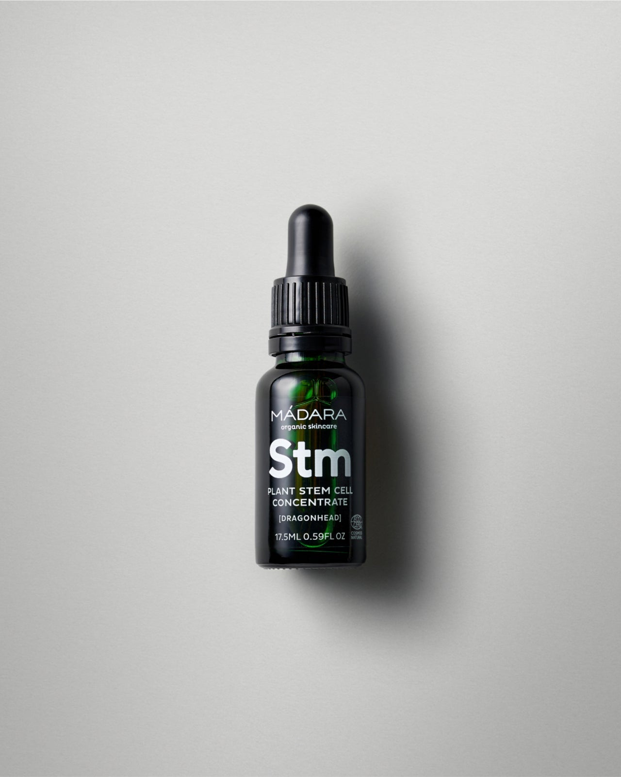 Madara Plant Stem Cell Concentrate; vihreä lasinen tiputinpullo, vaalea tausta