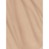 MÁDARA Skin Equal Meikkivoide, sävy Rose Ivory; sileä, vaaleanbeige kangas hienovaraisin aaltomaisin varjoin ja laskoksin, muistuttaen kevyttä satiinimateriaalia; pinnassa näkyvä kiilto; ei pakkausta, etikettiä tai ihmisiä; lähikuva määrittelemättömällä taustalla.