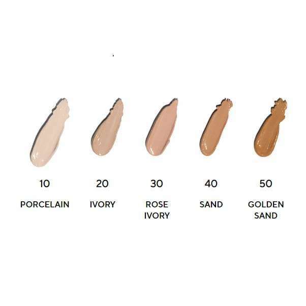 MÁDARA Skin Equal Meikkivoide; viisi meikkivoidenäytettä nimillä "10 Porcelain", "20 Ivory", "30 Rose Ivory", "40 Sand" ja "50 Golden Sand", riveinä vaaleimmasta tummimpaan; näytteet sileitä ja peittäviä, mattapintaisia; numerot ja nimet selkeällä groteskityypillä; vaalea tausta, ei ihmisiä.