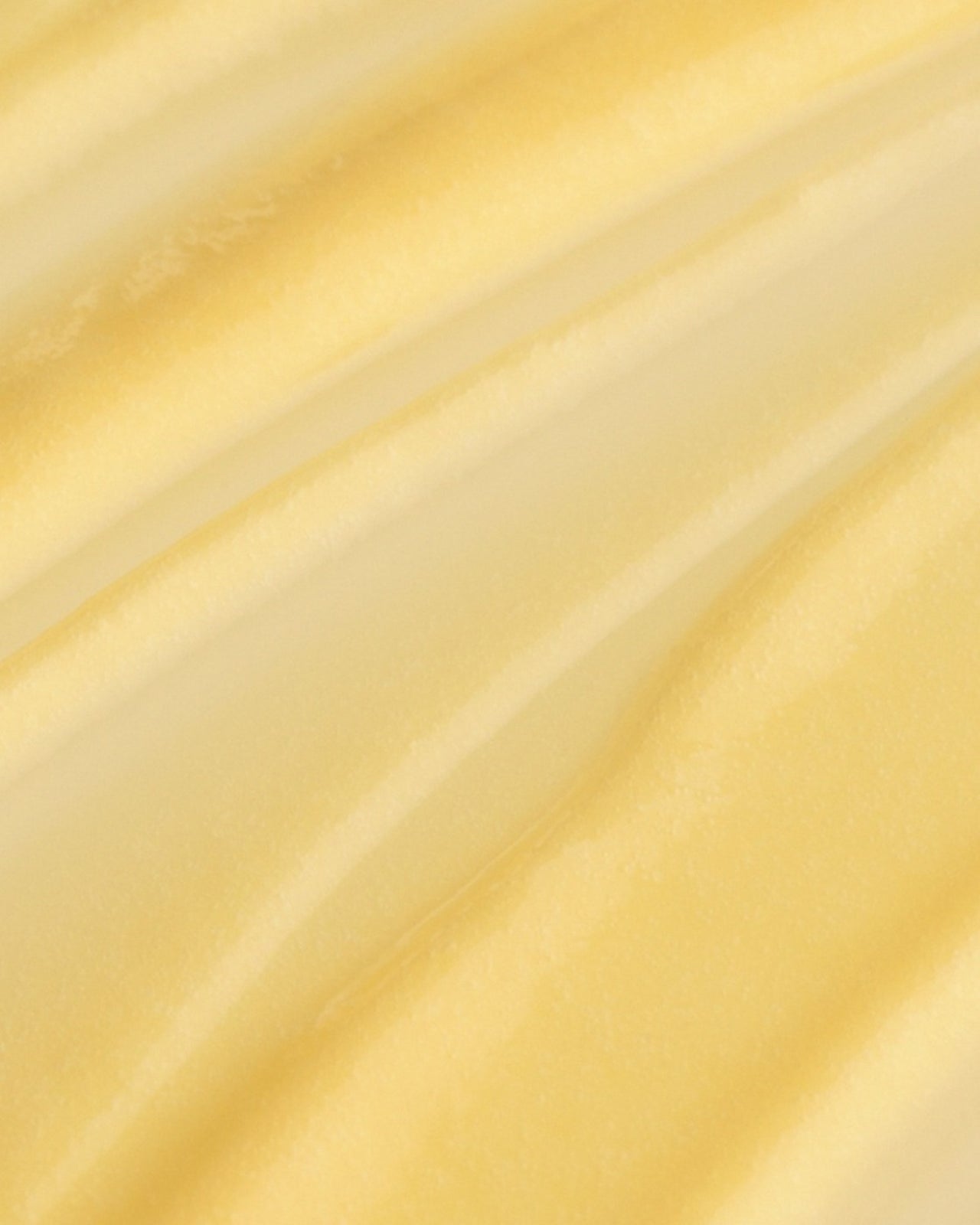 Madara Vitamin C Heleyttävä C-vitamiinikonsentraatti; lähikuva keltaisen seerumin koostumuksesta