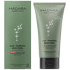 Madara AHA + Mineraalikuorinta vartalolle; vihreä laatikko ja tuubi tekstillä "MÁDARA AHA + MINERAL BODY PEEL", ihonhoitotuote kuorintaan 10 % AHA:lla ja kivennäisainesosin, soveltuu kuivalle, karkealle tai aknealttiille iholle; molemmissa valkoinen teksti ja tähtikuvio; pakkaus mattapinnalla ja suorakulmainen; ei ihmisiä tai käsiä kuvassa, pelkistetty valkoinen tausta, suora edestäpäin otettu tuotekuva.