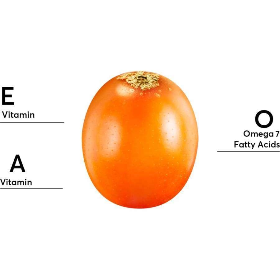 Keskellä oleva appelsiini, jonka ympärille on merkitty tekstit "Vitamin E" vasemmalle, "Vitamin A" vasempaan alakulmaan ja "Omega 7 Fatty Acids" oikealle; tausta vaalea ja pelkistetty; tekstit suuraakkosin lihavoituna; ei pakkausta tai muita esineitä näkyvissä, kuvattu ylhäältä päin, ei ihmisiä kuvassa.