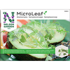 Lähikuva avokadopuolikkaista, joiden päällä on eloisia MicroLeaf-sinappiversoja valkoisella lautasella, vieressä suorakulmainen siemenpussi, jossa lukee Nelson Gardens MicroLeaf Mustard Greens lihavoidulla pääteviivattomalla tekstillä. Siemenpussissa on kuvia versoista. Pakkauksen pinta on mattainen. Tausta on vaalea ja neutraali. Ihmisiä tai käsiä ei näy kuvassa.
