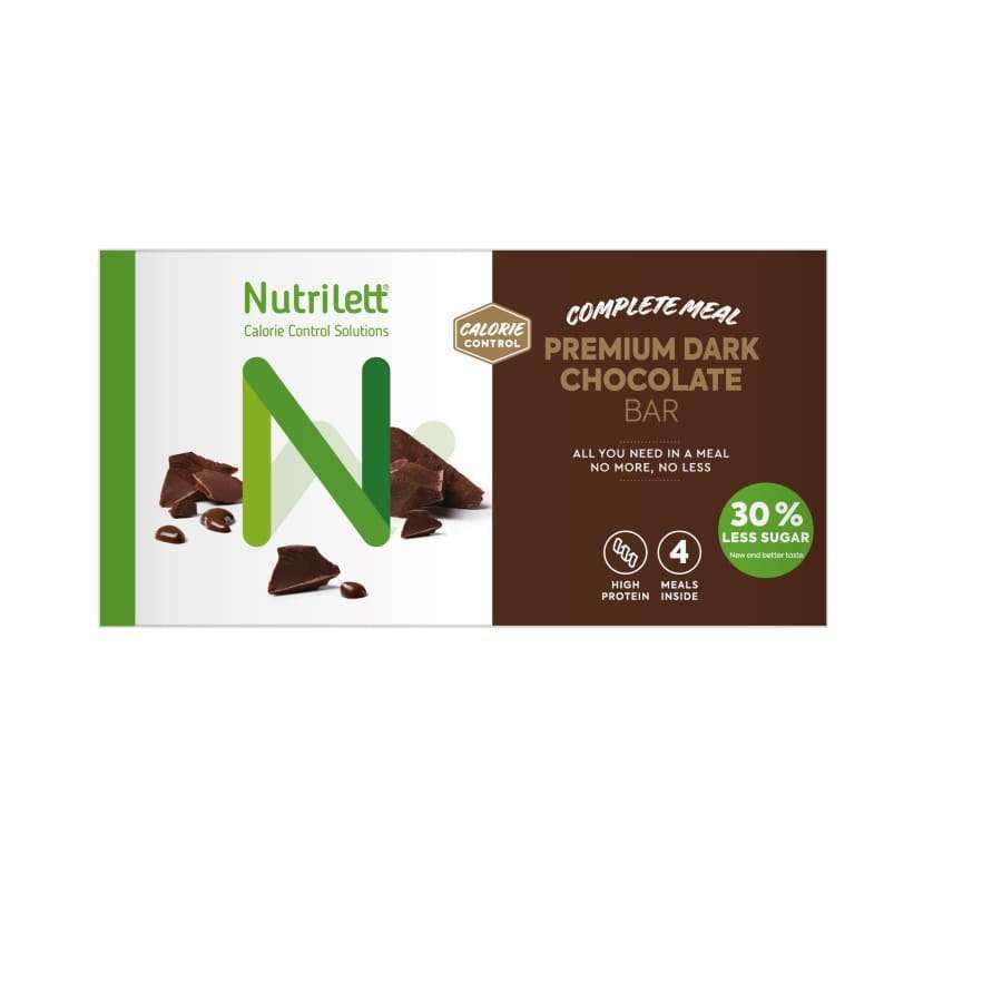 Nutrilett Ateriankorvikepatukka Premium Dark Chocolate 4-pack -pakkaus, valkoinen-ruskea mattapinta, vihreitä korosteita, kuva suklaapaloista; lihavoitu groteskiteksti "30% less sugar", "4 meals inside"