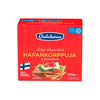 Oululainen Hapankorppuja; punainen rasia tekstillä "Oululainen HapanKorpPuJa" -näkkileipää, kuva suorakulmaisista näkkileipäviipaleista näkyvin siemenin ja lisukkein; Suomen lippu näkyvissä; mattapintainen pahvipakkaus; tuotetiedot painettu suomeksi ja ruotsiksi selkeällä groteskifontilla; rasia kuvattu yhtenäistä valkoista taustaa vasten, ei ihmisiä tai käsiä.