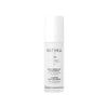 PATYKA Advanced Plumping Serum -pullo, valkoinen sylinterimäinen pullo pumppuannostelijalla; etiketissä minimalistista mustaa ja kultaista tekstiä; pullon pinta mattapintainen; tausta yhtenäisen valkoinen, ei ihmisiä tai käsiä näkyvissä kuvassa; tuote keskitettynä ja koko tuote pystyssä näkyvissä.