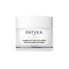 Patyka Pro-Collagen Lift Mask Kasvonaamio; valkoinen Patyka Pro-Collagen Lift Mask -purkki mustin tekstein, ranskan- ja englanninkielinen kuvaus pro-kollageenin hyödyistä, siisti minimalistinen ilme; purkki lieriömäinen mattapinnalla, valkoinen yhteensopiva kansi; groteskitypografiaa; vaalea, kevyt tausta; ei ihmisiä tai käsiä; kuvattu silmän tasolta koko tuotteen etuosa näkyvissä.
