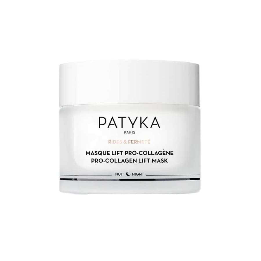 Patyka Pro-Collagen Lift Mask Kasvonaamio; valkoinen Patyka Pro-Collagen Lift Mask -purkki mustin tekstein, ranskan- ja englanninkielinen kuvaus pro-kollageenin hyödyistä, siisti minimalistinen ilme; purkki lieriömäinen mattapinnalla, valkoinen yhteensopiva kansi; groteskitypografiaa; vaalea, kevyt tausta; ei ihmisiä tai käsiä; kuvattu silmän tasolta koko tuotteen etuosa näkyvissä.
