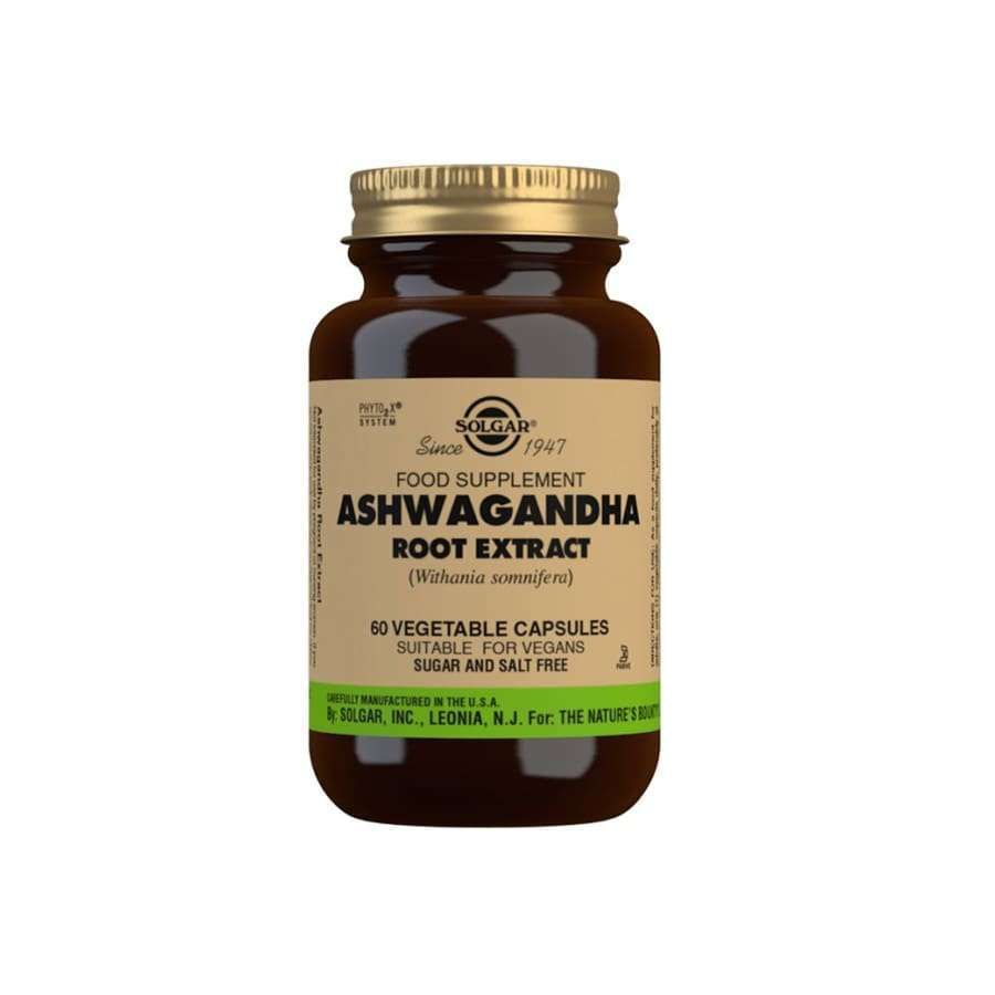 Solgar Ashwagandha juuriuute -pullo, ruskea lasi, kultainen metallikorkki, kiiltäväpinta; kermanvärinen etiketti musta-kultaisella antiikvatekstillä, tasapainon ja hyvinvoinnin tueksi, 60 kasviskapselia, vegaaninen, sokeriton ja suolaton