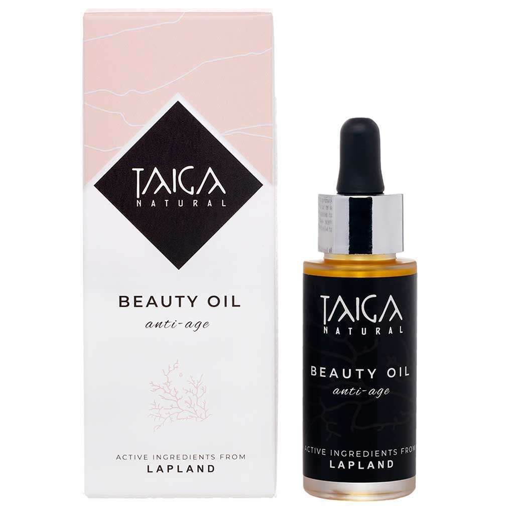 Taiga Cosmetics Hoitoöljy Ikääntyvälle Iholle; pullo ja rasia Taiga Natural Beauty Oil anti-age -tuotetta, tiputinkorkki ja teksti kertoo voimakkaista Lapin vaikuttavista ainesosista; pakkaus valkoinen, vaaleanpunainen ja musta väriteema; sekä pullossa että rasiassa siistiä, modernia typografiaa lihavoituna ja tavallisena groteskina; tausta valkoinen, ei lisäesineitä tai ihmisiä kuvassa.