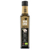 Terra Creta Extra-neitsytoliiviöljy valkosipulilla; pullo Terra Creta Infusions -valkosipulimakuista extra-neitsytoliiviöljyä, 250 ml, mustalla korkilla; pullo lasia kiiltäväpinnalla ja sylinterinmuotoinen; etiketissä valkosipulinkynsikuvitus ja tuotenimi selkeällä nykyaikaisella kirjasimella; ei ihmisiä tai käsiä kuvassa, pelkistetty neutraali tausta, kuvattu edestä silmän korkeudelta.