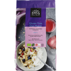 550 g:n pussi Urtekram Gluten Free Oat Muesli -myslia hedelmien kera, sisältää täysjyväkauraa ja kuvia myslistä kulhossa maidon, marjojen, pähkinöiden ja hedelmien kera, sekä lasillisen mehua ja päärynän. Pakkaus on mattapintaista muovia neutraaleissa sävyissä violetein tehostein. Tuotenimessä käytetään lihavoitua pääteviivatonta typografiaa etupuolella. Ihmisiä tai käsiä ei näy. Tausta on valkoinen ja tasaisesti valaistu.