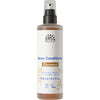Urtekram Kookos Spray Hoitoaine (Nordic Beauty) -pullo, 250 ml, vaaleanbeige mattamuovi, hopea-valkoinen suihkusuutin; luomu- ja vegaanimerkit, selkeä groteskiteksti